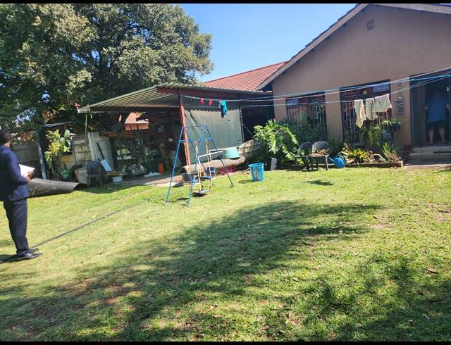 7 BEDROOM HOUSE FOR SALE IN OOS EINDE